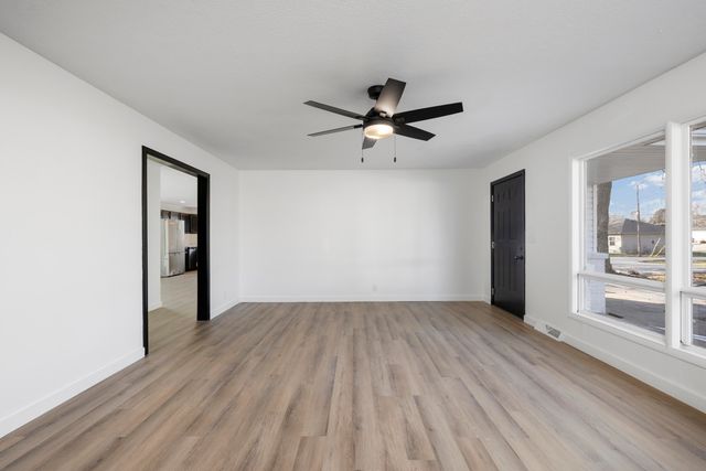 108 W Walnut Street, Nixa, MO 65714