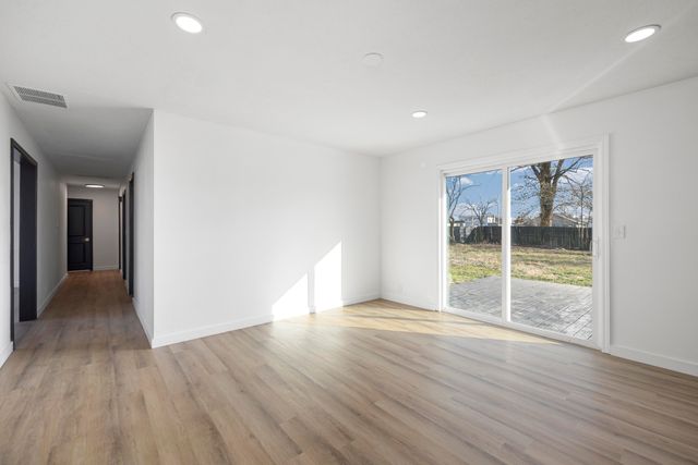 108 W Walnut Street, Nixa, MO 65714