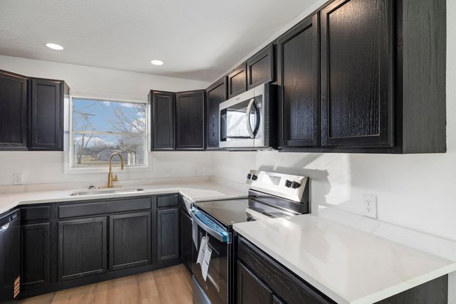 108 W Walnut Street, Nixa, MO 65714