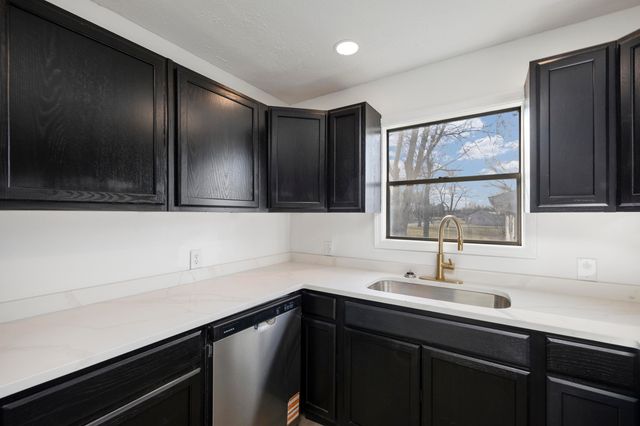 108 W Walnut Street, Nixa, MO 65714