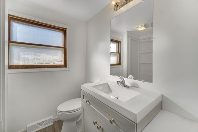 226 N 500 W, Valparaiso, IN 46385
