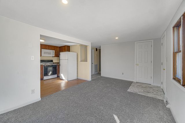 226 N 500 W, Valparaiso, IN 46385