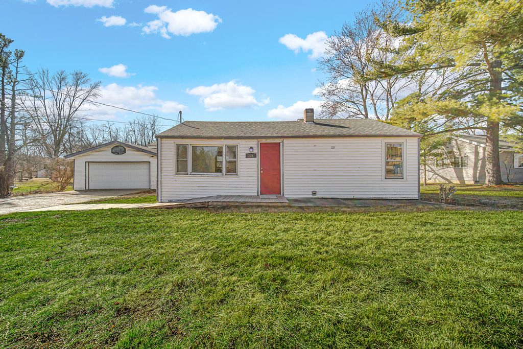 226 N 500 W, Valparaiso, IN 46385