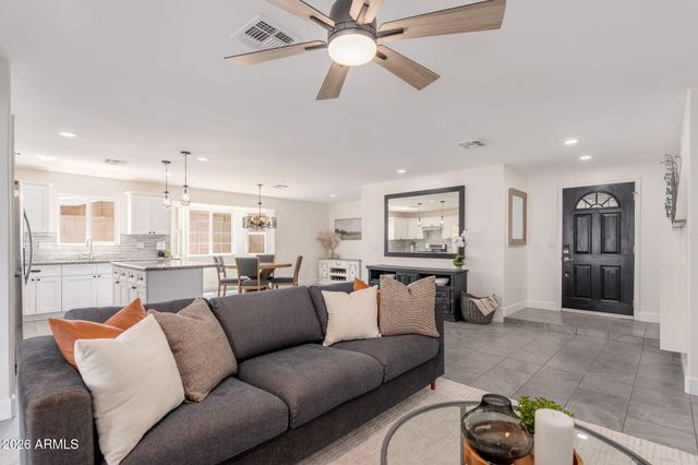 7238 W PALO VERDE Avenue, Peoria, AZ 85345