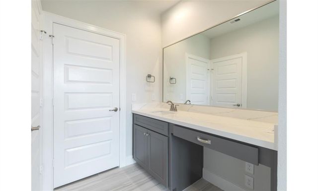 2802 Grand Fountains Drive F, Houston, TX 77054