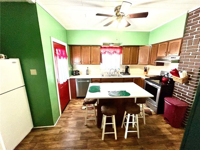 1206 Chestnut St, Connellsville, PA 15425