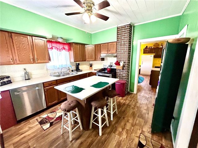 1206 Chestnut St, Connellsville, PA 15425