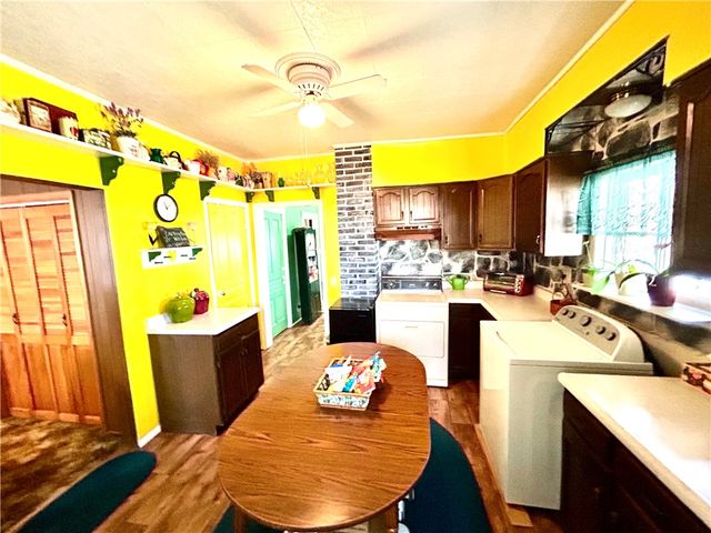 1206 Chestnut St, Connellsville, PA 15425