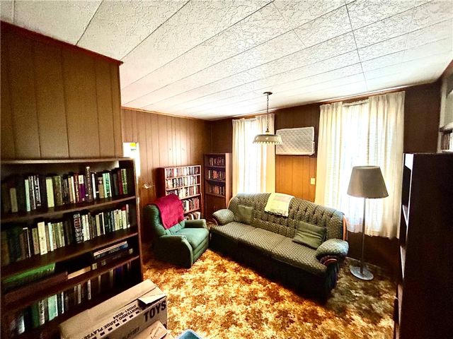 1206 Chestnut St, Connellsville, PA 15425