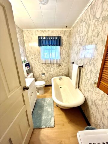 1206 Chestnut St, Connellsville, PA 15425