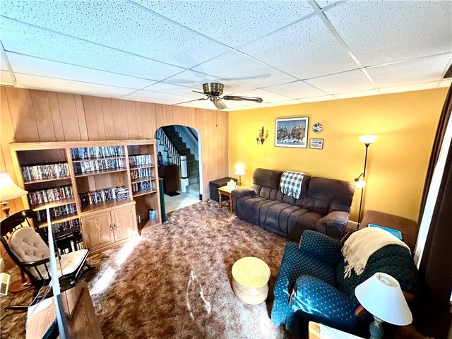 1206 Chestnut St, Connellsville, PA 15425