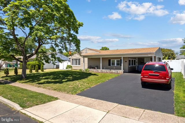 24 GARDEN LN, Levittown, PA 19055