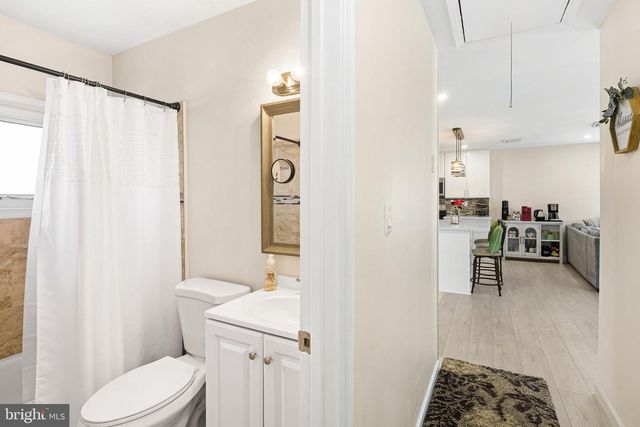 24 GARDEN LN, Levittown, PA 19055