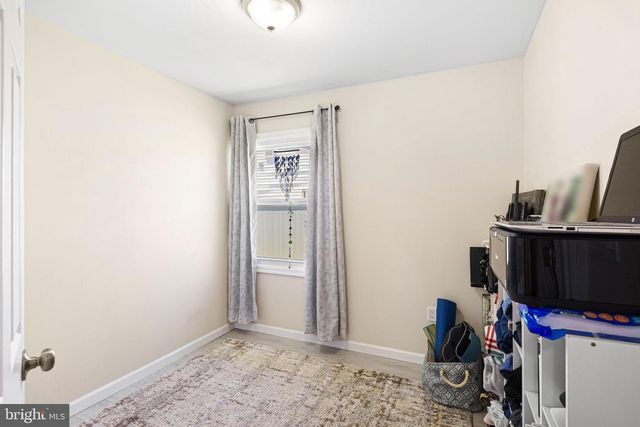24 GARDEN LN, Levittown, PA 19055