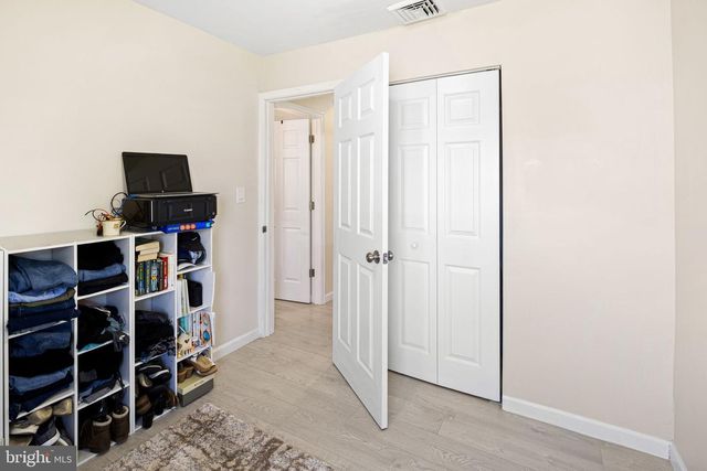 24 GARDEN LN, Levittown, PA 19055