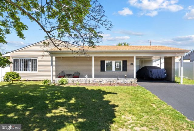 24 GARDEN LN, Levittown, PA 19055