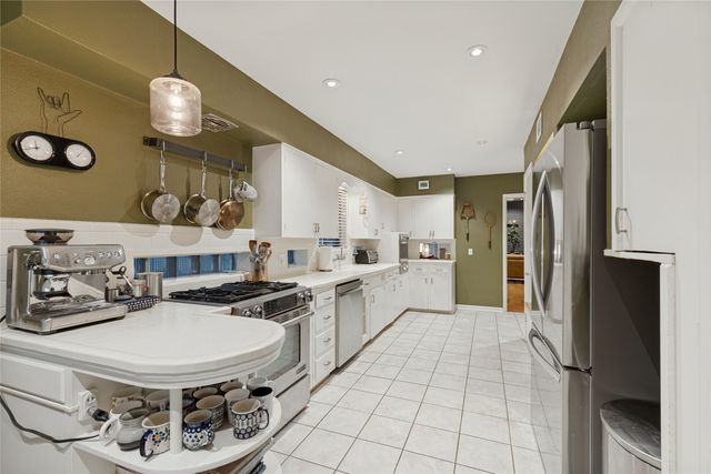 737 N Hampton Road, Dallas, TX 75208