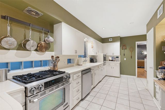 737 N Hampton Road, Dallas, TX 75208