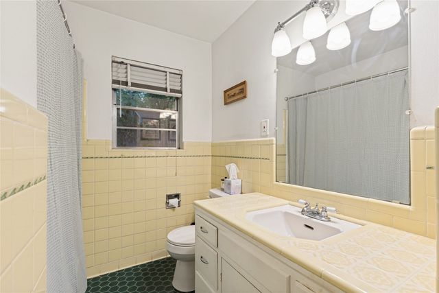 737 N Hampton Road, Dallas, TX 75208