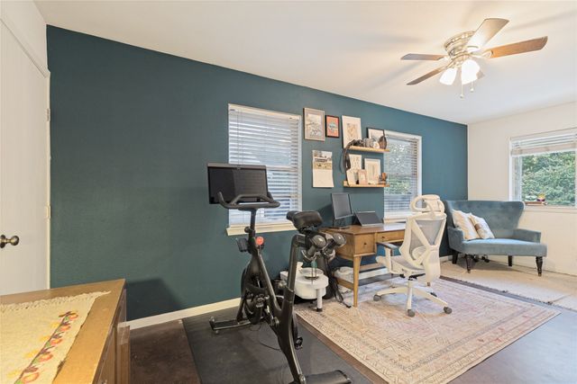 737 N Hampton Road, Dallas, TX 75208