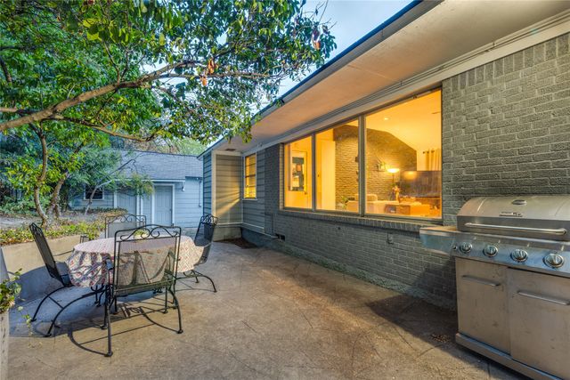 737 N Hampton Road, Dallas, TX 75208