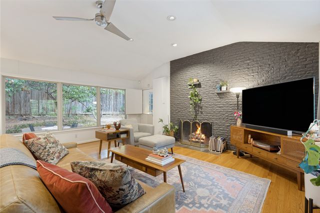 737 N Hampton Road, Dallas, TX 75208