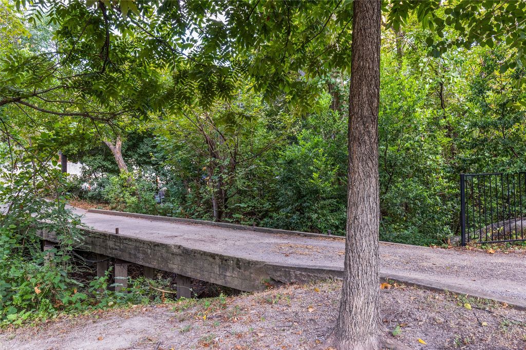 737 N Hampton Road, Dallas, TX 75208 — photo 3