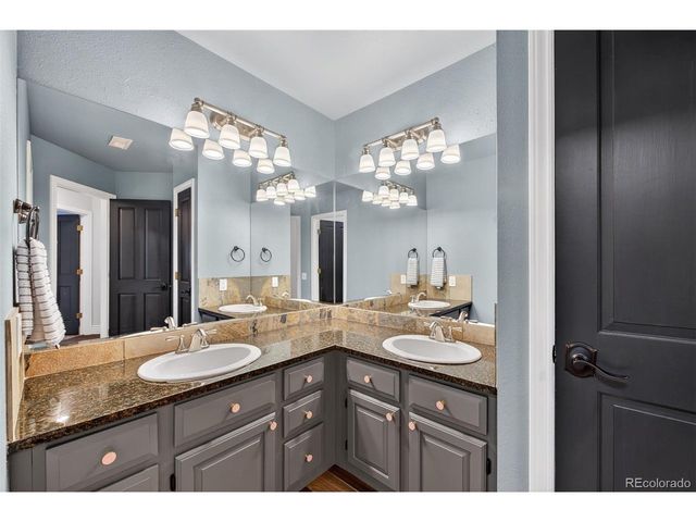 28 Desert Willow Ln, Littleton, CO 80127