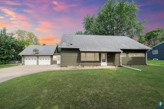 912 S Annway Dr, Sioux Falls, SD 57103