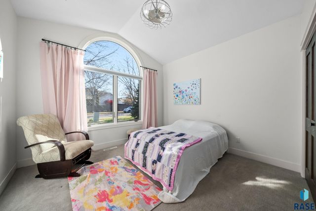 6313 S Heatherridge Ave Avenue, Sioux Falls, SD 57108