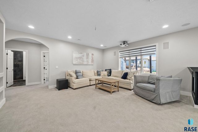 6313 S Heatherridge Ave Avenue, Sioux Falls, SD 57108