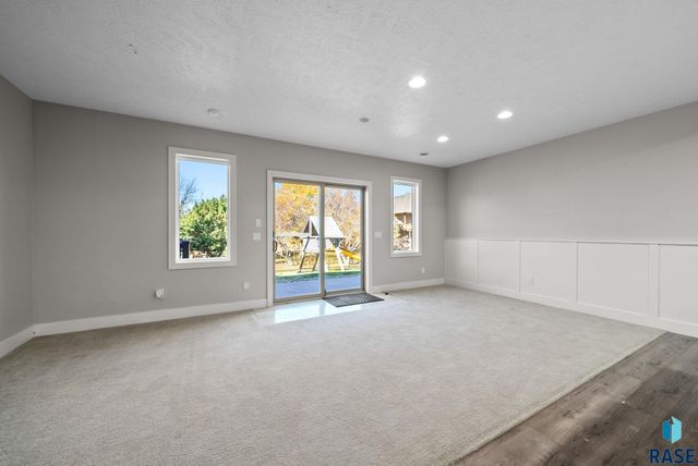 6313 S Heatherridge Ave Avenue, Sioux Falls, SD 57108