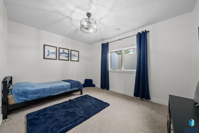 6313 S Heatherridge Ave Avenue, Sioux Falls, SD 57108