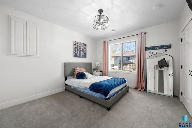 6313 S Heatherridge Ave Avenue, Sioux Falls, SD 57108