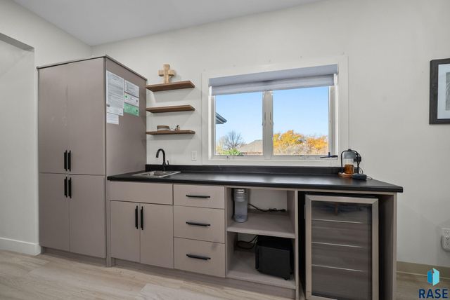 6313 S Heatherridge Ave Avenue, Sioux Falls, SD 57108