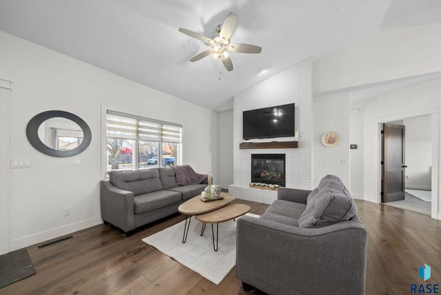 6313 S Heatherridge Ave Avenue, Sioux Falls, SD 57108