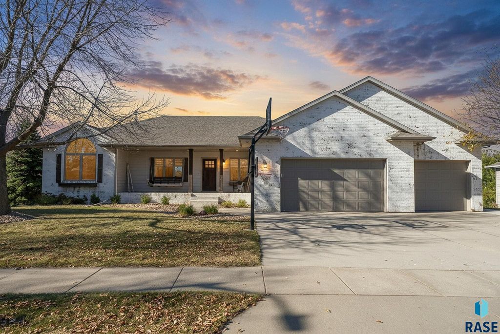 6313 S Heatherridge Ave Avenue, Sioux Falls, SD 57108