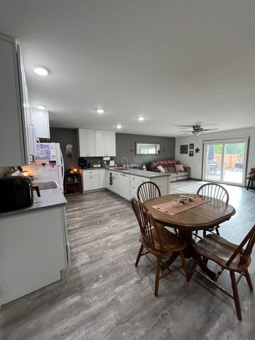 212 N Deborah Dr Apt A, Fremont, IN 46737