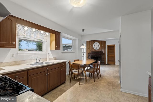 211 SWEDESBORO AVE, Gibbstown, NJ 08027