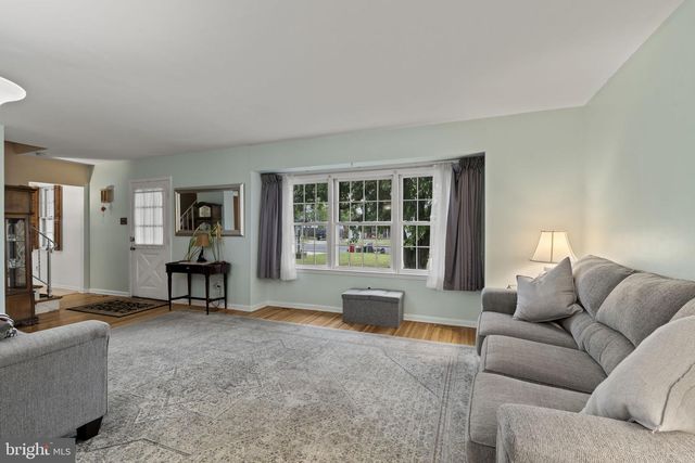 211 SWEDESBORO AVE, Gibbstown, NJ 08027
