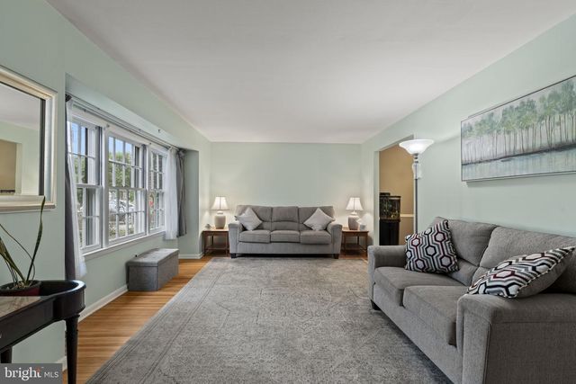 211 SWEDESBORO AVE, Gibbstown, NJ 08027