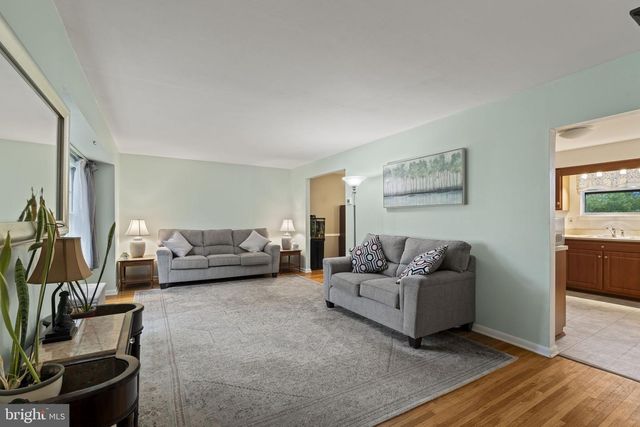 211 SWEDESBORO AVE, Gibbstown, NJ 08027