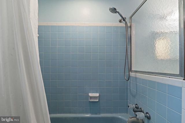 211 SWEDESBORO AVE, Gibbstown, NJ 08027