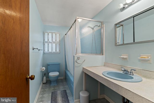 211 SWEDESBORO AVE, Gibbstown, NJ 08027