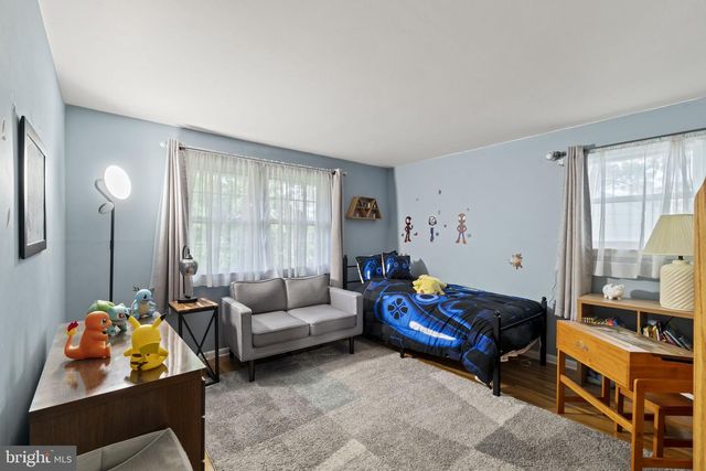 211 SWEDESBORO AVE, Gibbstown, NJ 08027