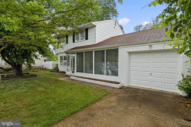 211 SWEDESBORO AVE, Gibbstown, NJ 08027