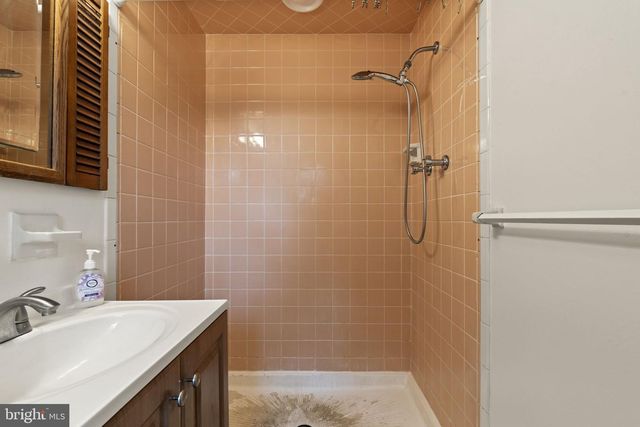211 SWEDESBORO AVE, Gibbstown, NJ 08027