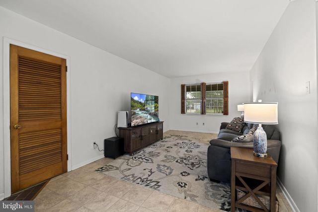 211 SWEDESBORO AVE, Gibbstown, NJ 08027