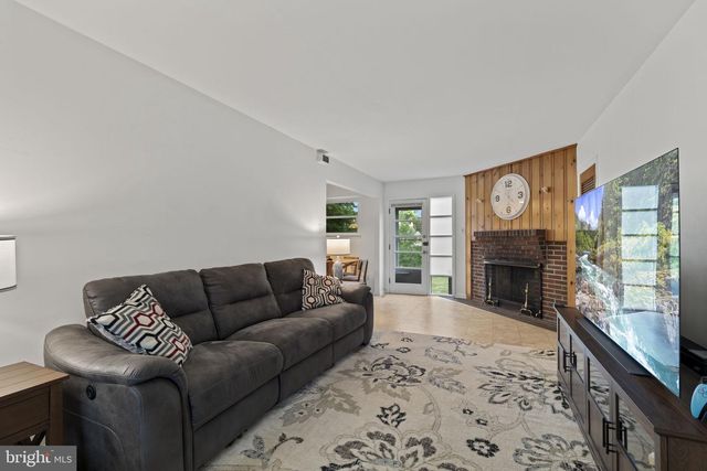 211 SWEDESBORO AVE, Gibbstown, NJ 08027