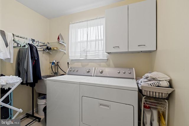 211 SWEDESBORO AVE, Gibbstown, NJ 08027